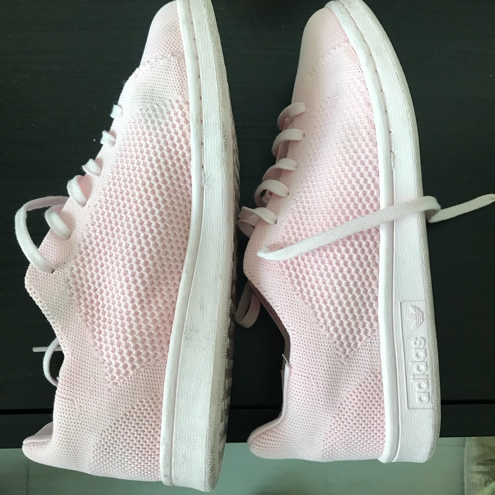 ADIDAS STAN SMITH SNEAKERS SIZE US5 (RUNS BIG)